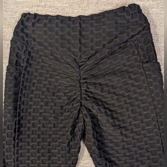 Croco Skin Leggings with Pockets - Picture 3 of 5